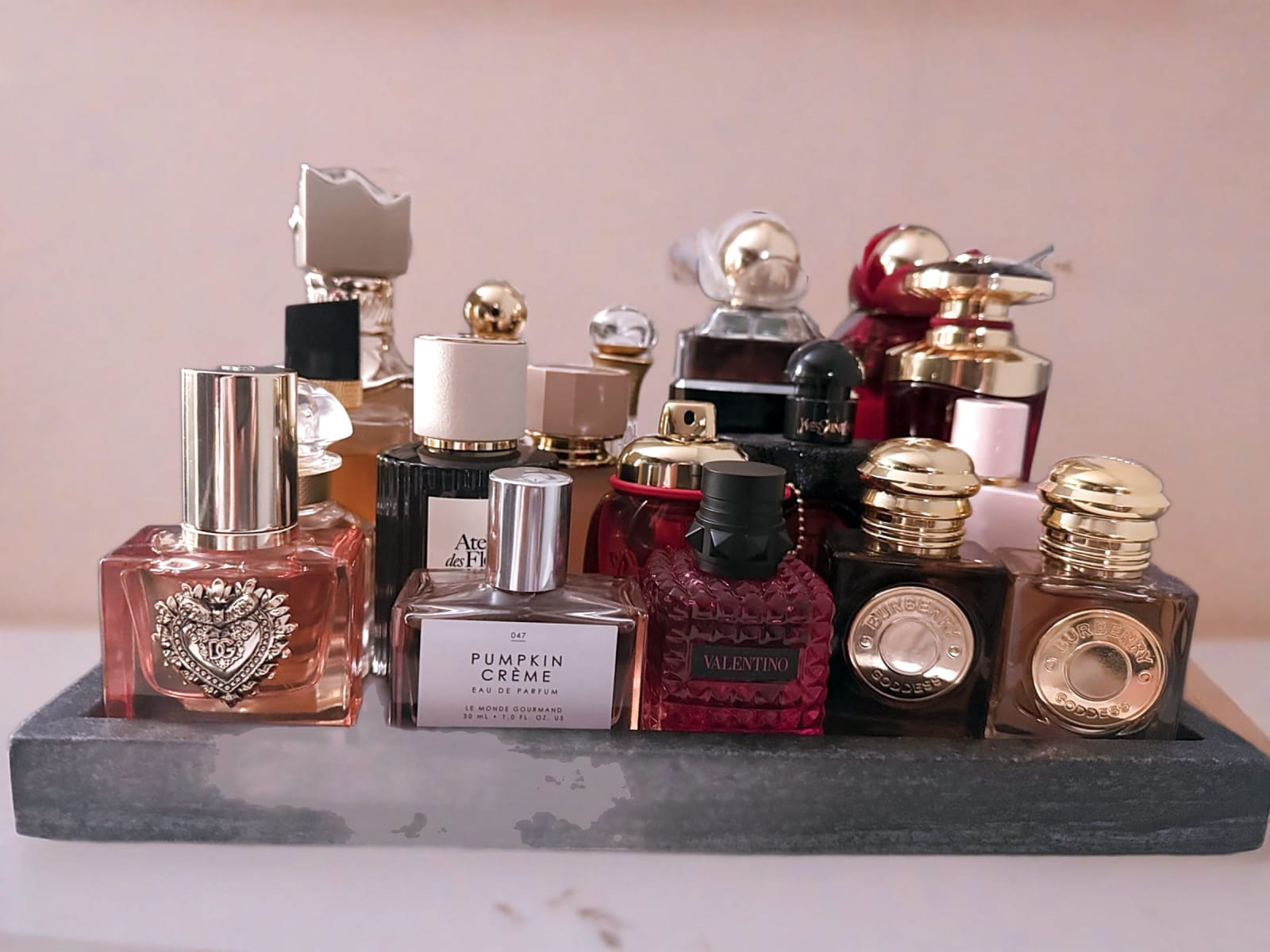My autumn perfume tray with Dolce and Gabbana Devotion, Chloé Atelier des Fleurs, Le Monde Gourmand Pumpkin Crème, Valentino and two Burberry Goddess bottles