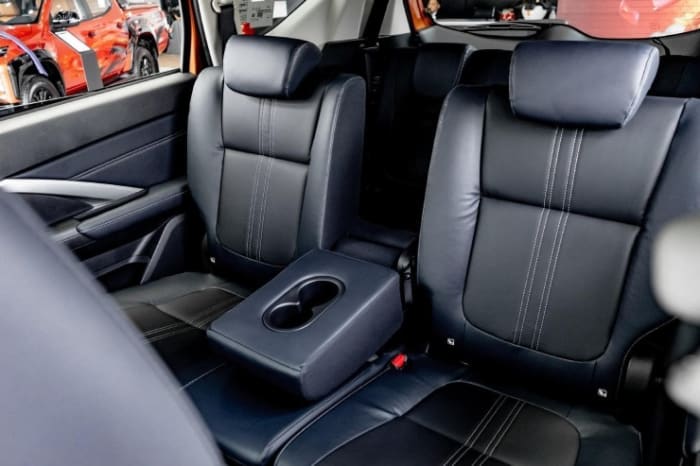 Nên bao xe 7 chỗ để người bệnh nghỉ ngơi thoải mái.