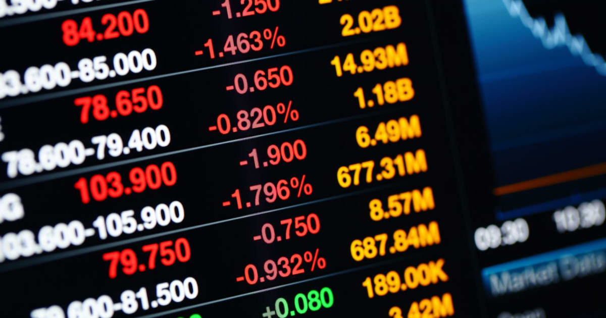 Crypto Crash & AI Sell-Off: Why Indian IT Stocks Face a Valuation Reset