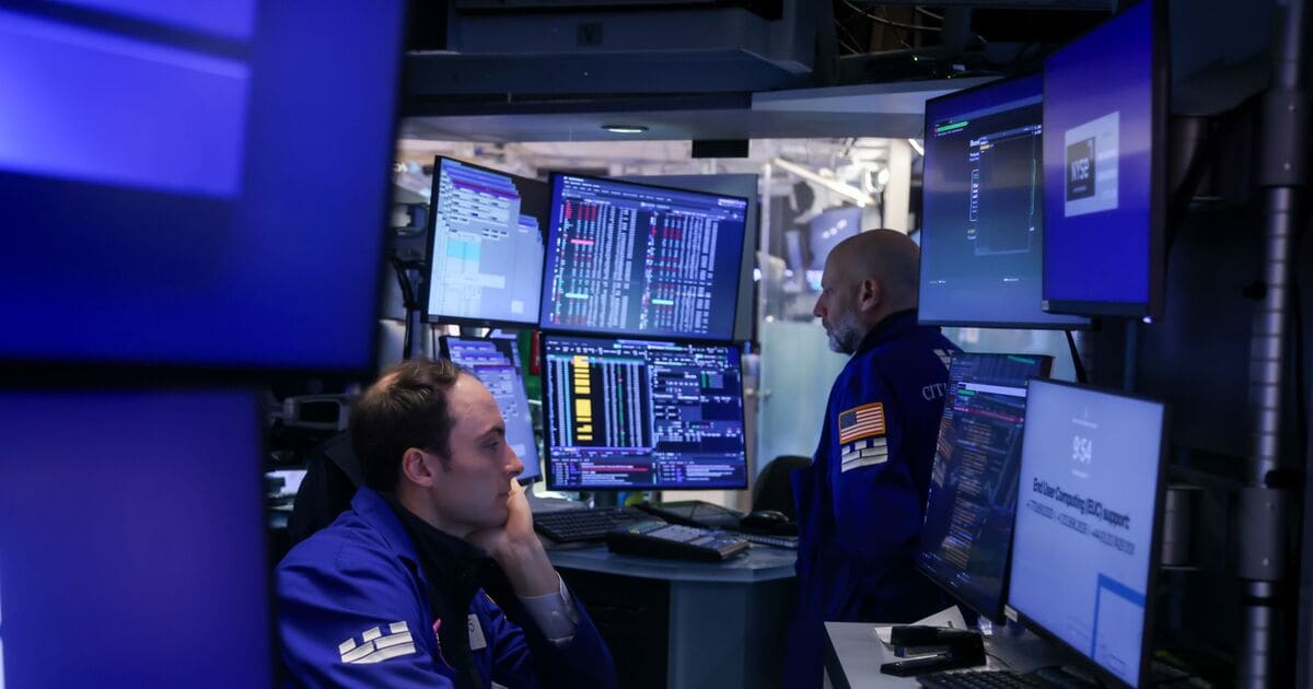 Tech Sell-Off: Why Indian IT Stocks Are Bracing for a Valuation Reset