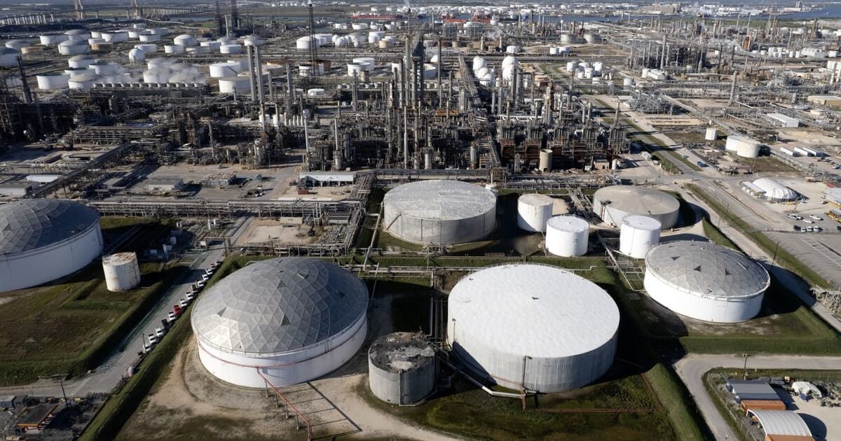 Oil Prices Crash: How the Iran-US De-escalation Impacts Indian Stocks