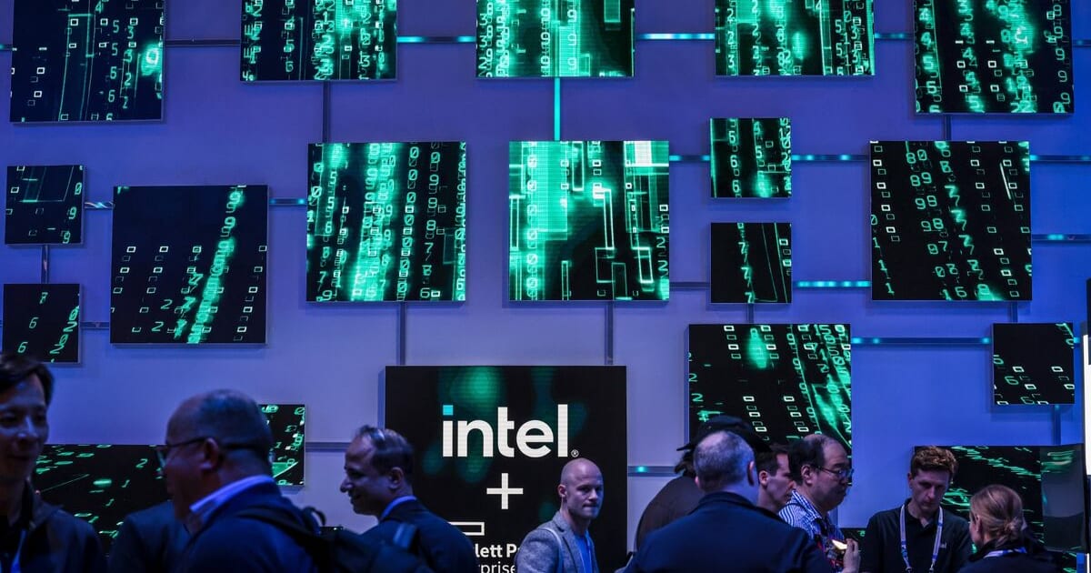Intel-Apple Silicon Deal: Impact on Indian Tech Stocks & Semiconductor Supply
