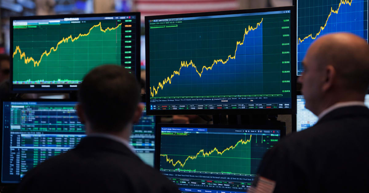 Fed Pause Hopes: India's Rupee & Stocks Eye FII Inflows Amidst Oil Risks