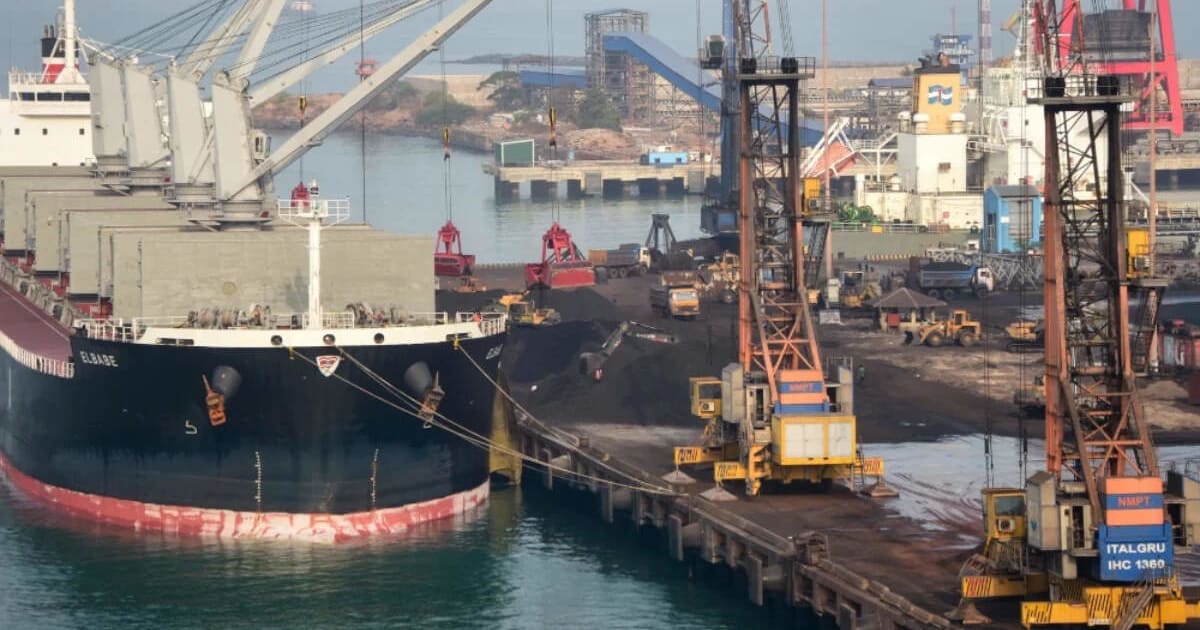 India's Trade Deficit Narrows: Export Resurgence & Rupee Strength Ahead?