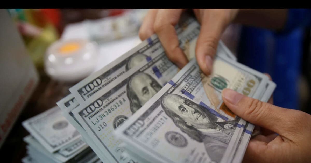 Fed Hikes & AI Inflation: Decoding the Rupee's Plunge & India's Market Shift