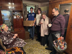 Ленинские партийцы поздравили участницу обороны Москвы с днем освобождения Московской области от фашистских захватчиков