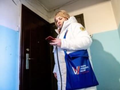 Члены участковых избирательных комиссий продолжают ежедневный поквартирный обход граждан