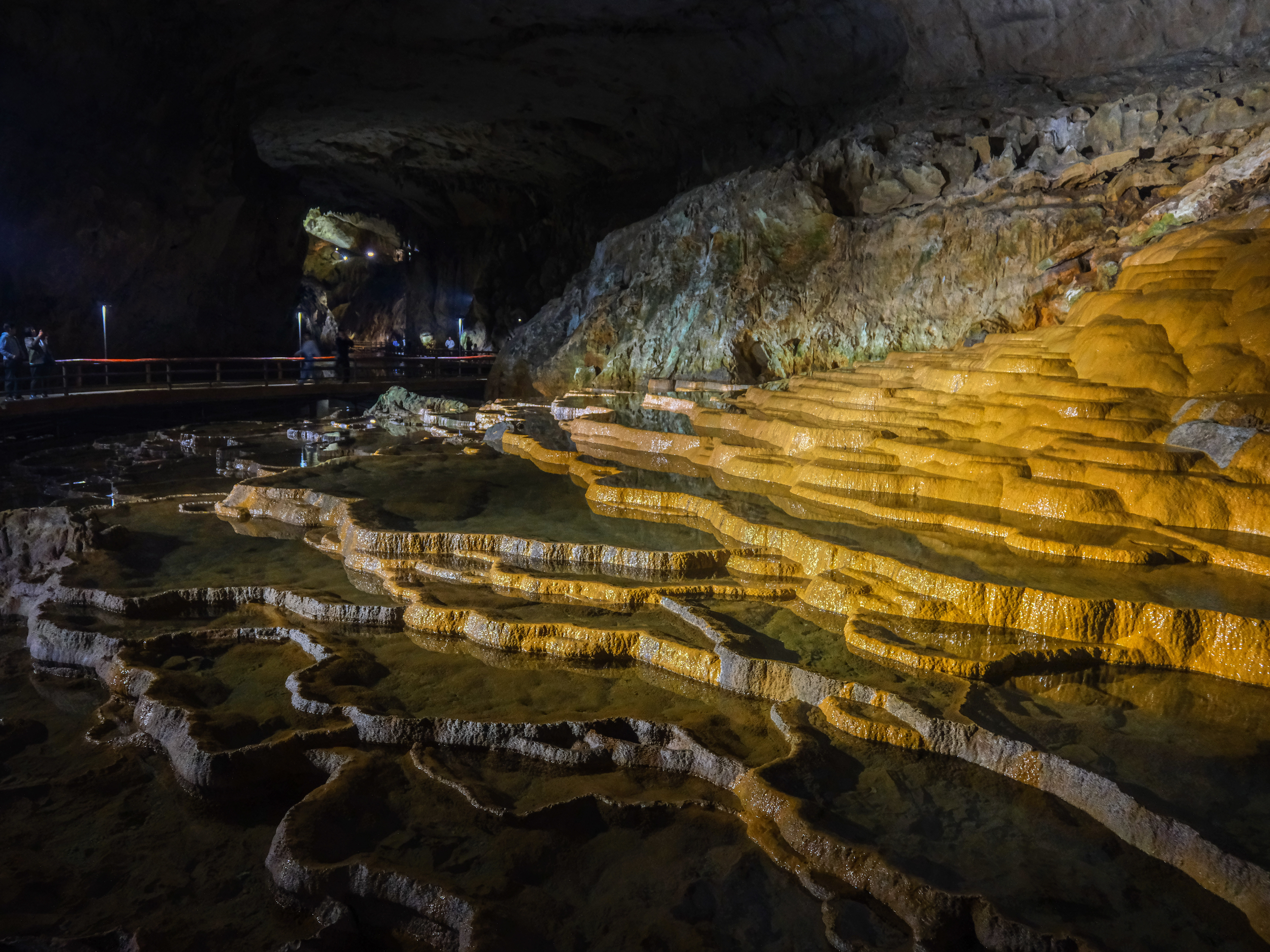 Hundred Plates limestone formation
