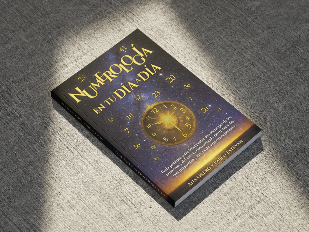 La numerología en tu día a día — mockup del libro físico
