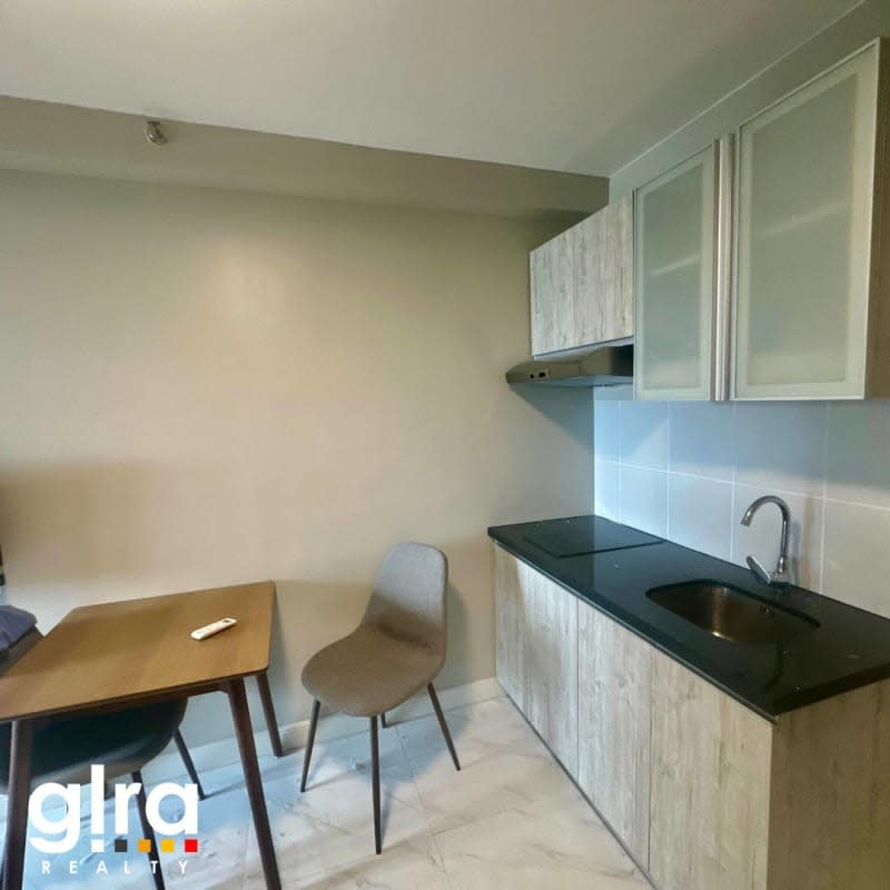 MONARCH PARKSUITES (PASAY CITY)