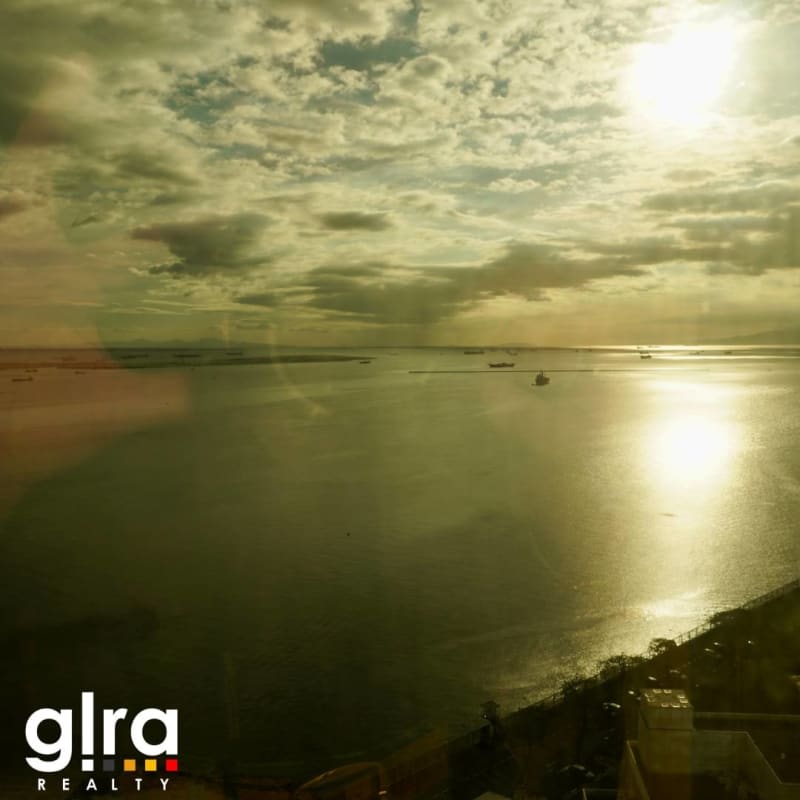 GOLDEN EMPIRE ALONG ROXAS BLVD
