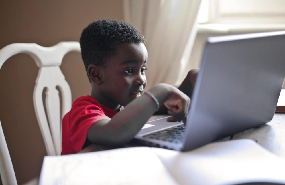 Children learning coding online
