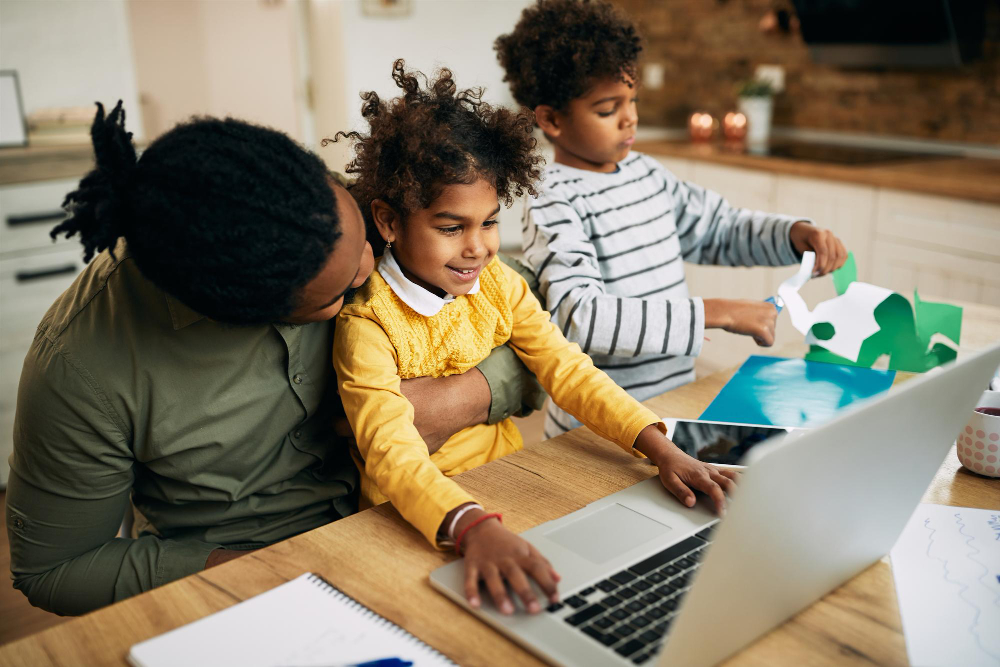 Parent supporting child during an online coding class