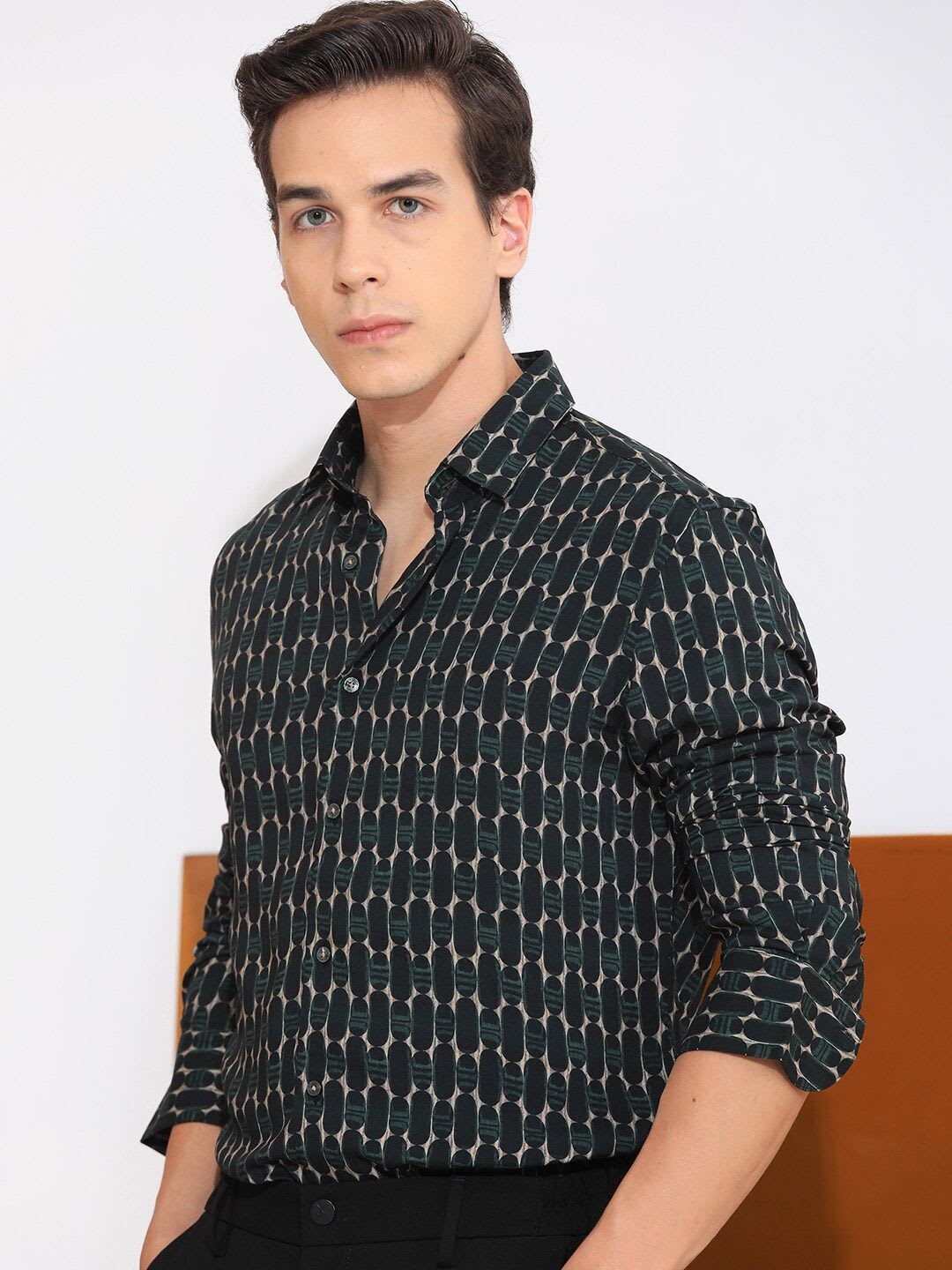 RARE RABBIT Men Green Regular Fit Geometric Print Casual Shirt - right view
