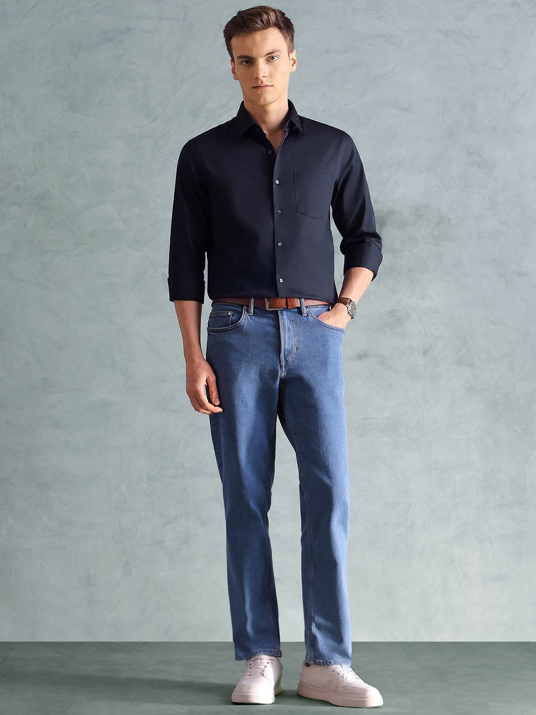 Arrow Men Slim Fit Cutaway Collar Formal Pure Cotton Shirt - left view