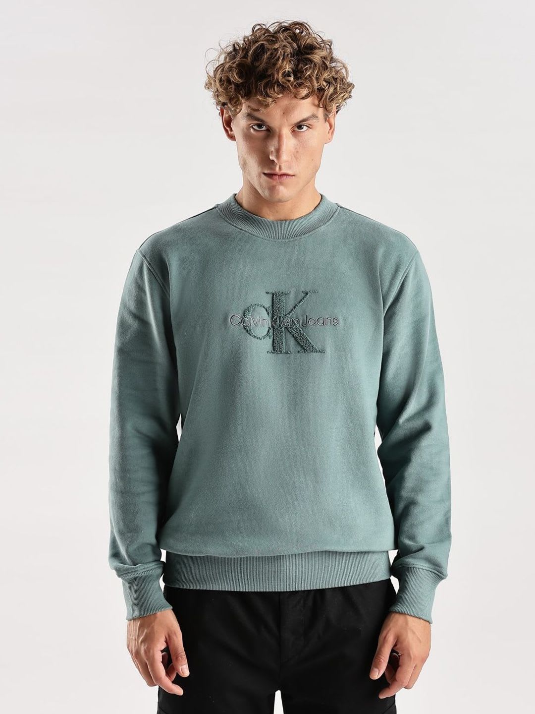 Calvin Klein Jeans Men Embroidered Logo Regular-Fit Cotton Sweatshirt - default view