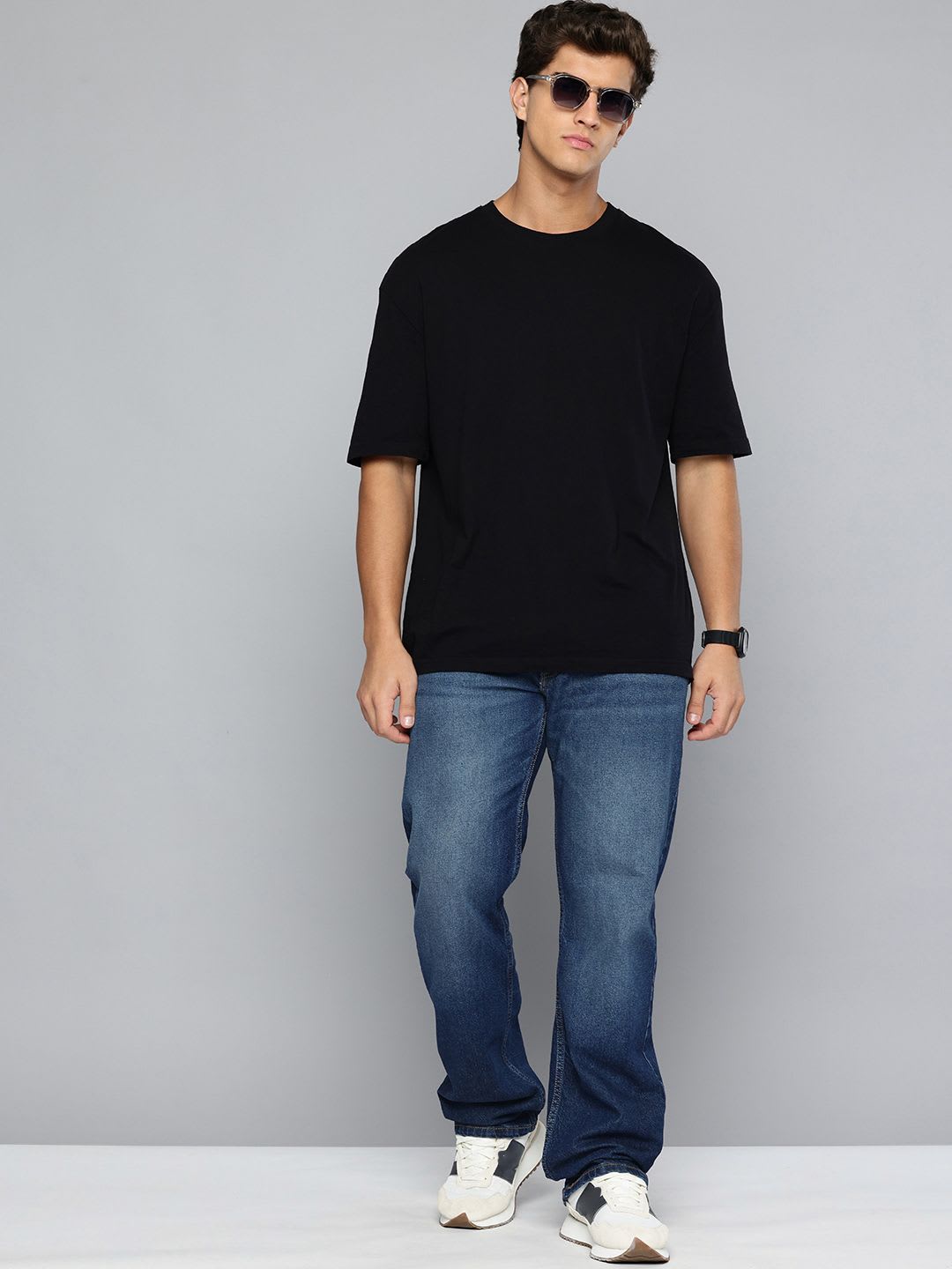 Levis Men 555 Relaxed Fit Mid-Rise Light Fade Stretchable Jeans - right view