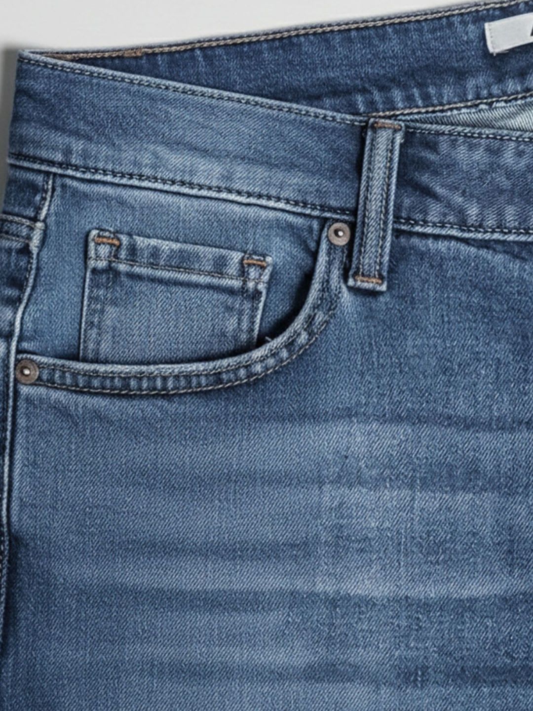 AUSK Men Loose Fit Mid-Rise Light Fade Stretchable Jeans - right view