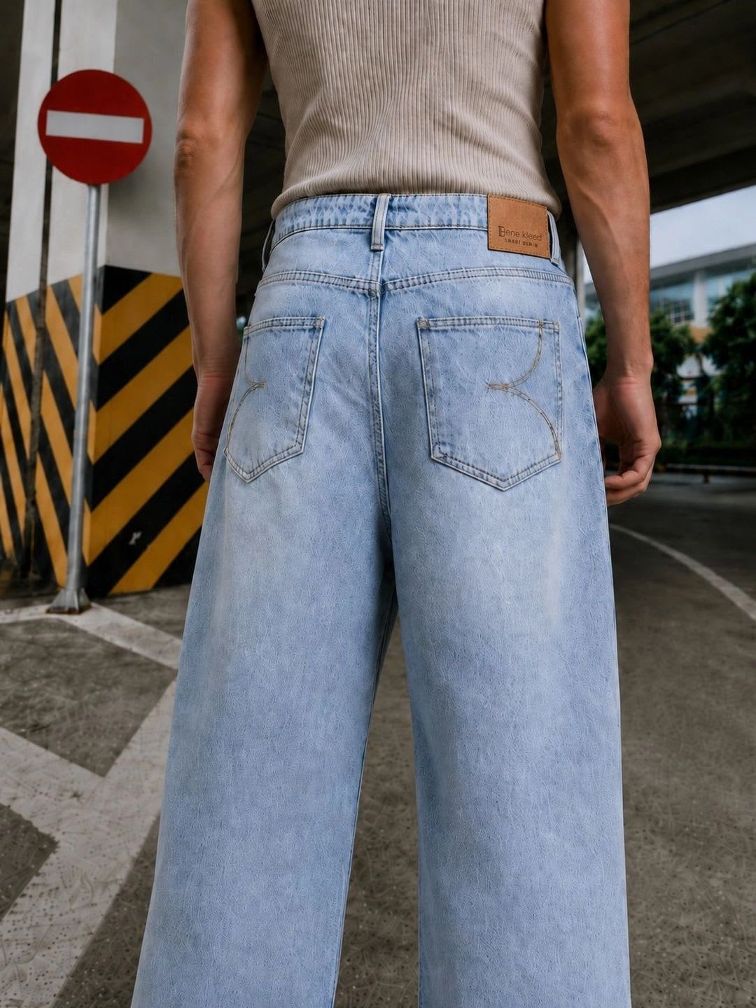 Bene Kleed Men Baggy Light Fade Mid Rise Jeans - left view