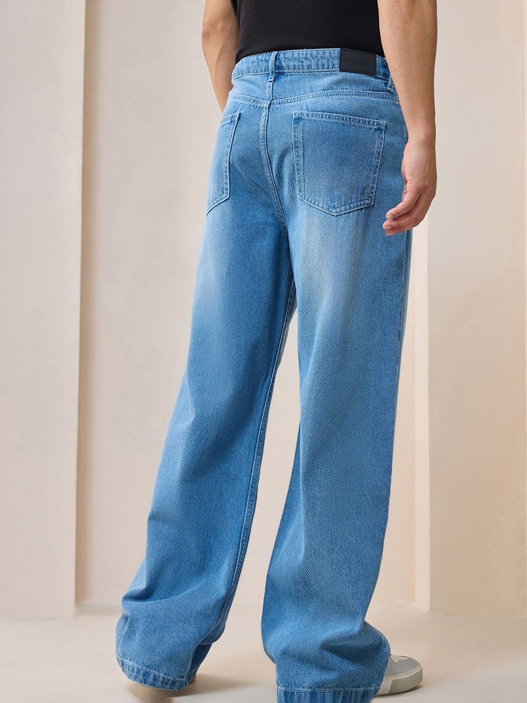 Bewakoof Men Blue Super Baggy Fit Mid-Rise Jeans - back view
