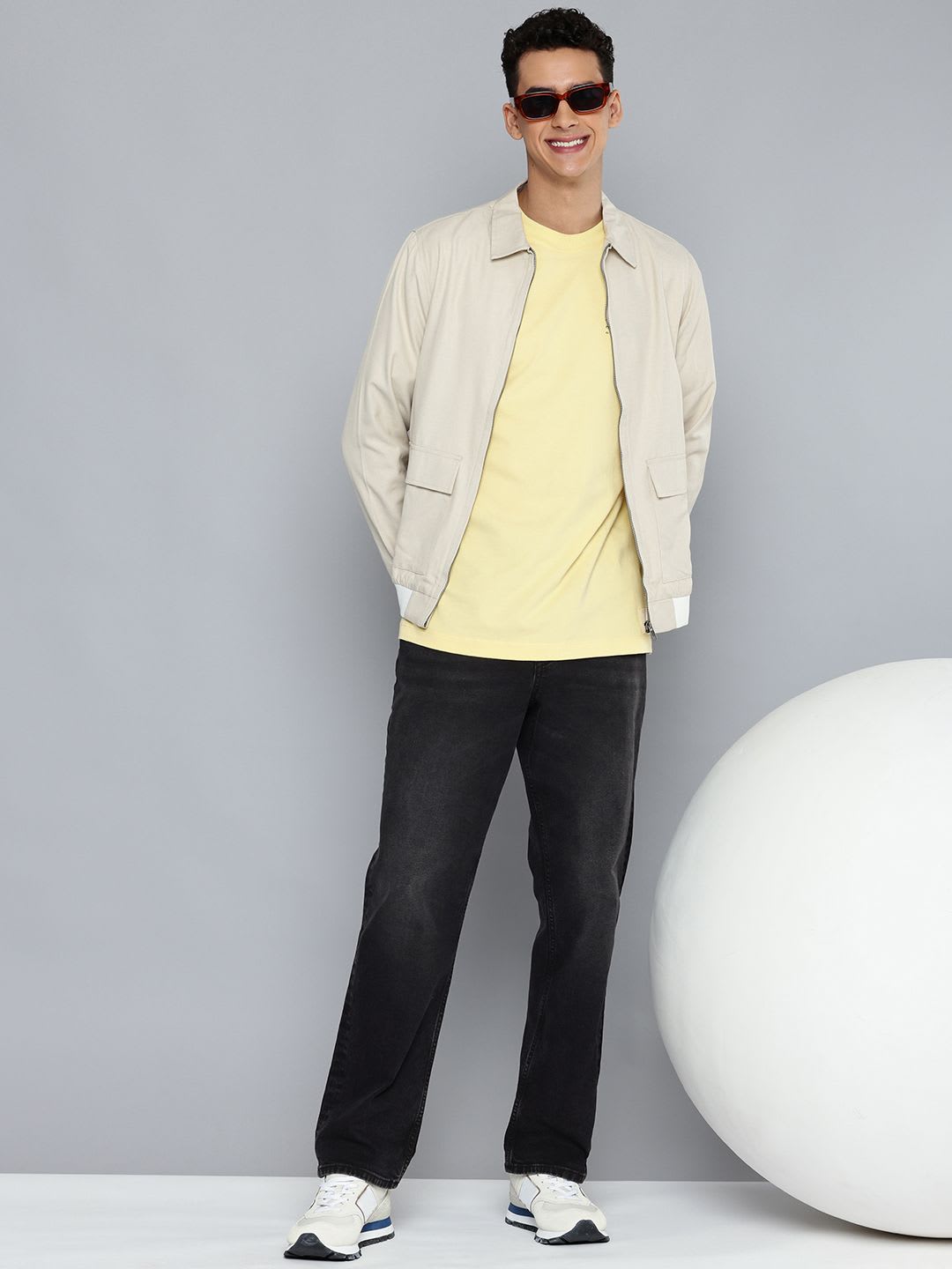 Aeropostale Men Relaxed Fit Light Fade Stretchable Jeans - right view