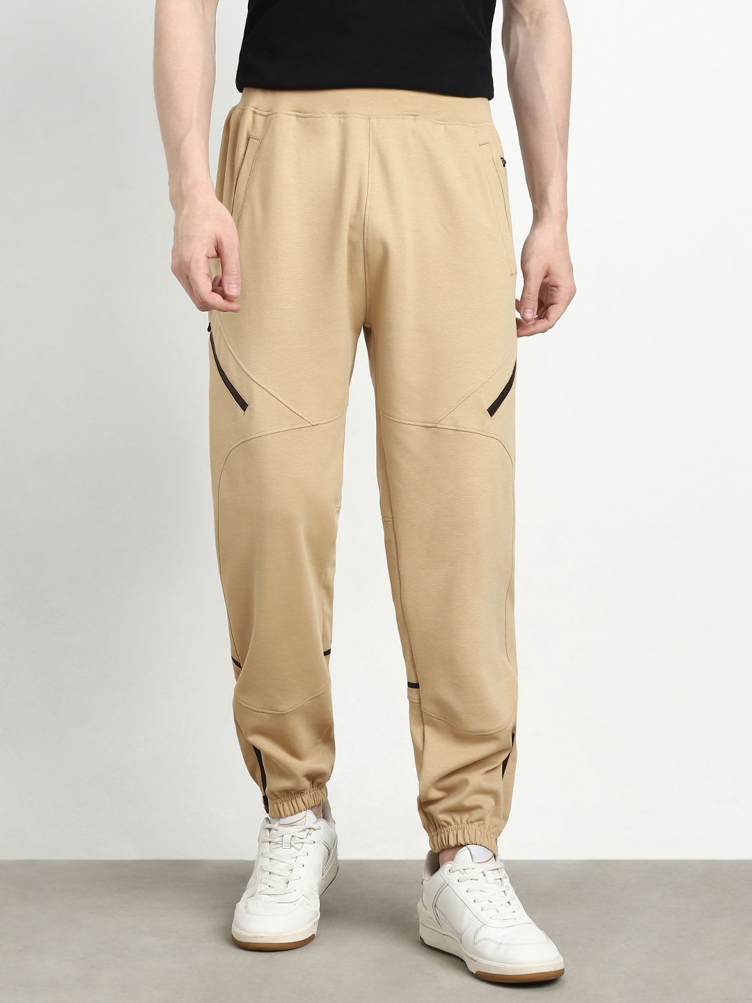 NOBERO Men Oversized Travel  10 Feature Joggers - default view