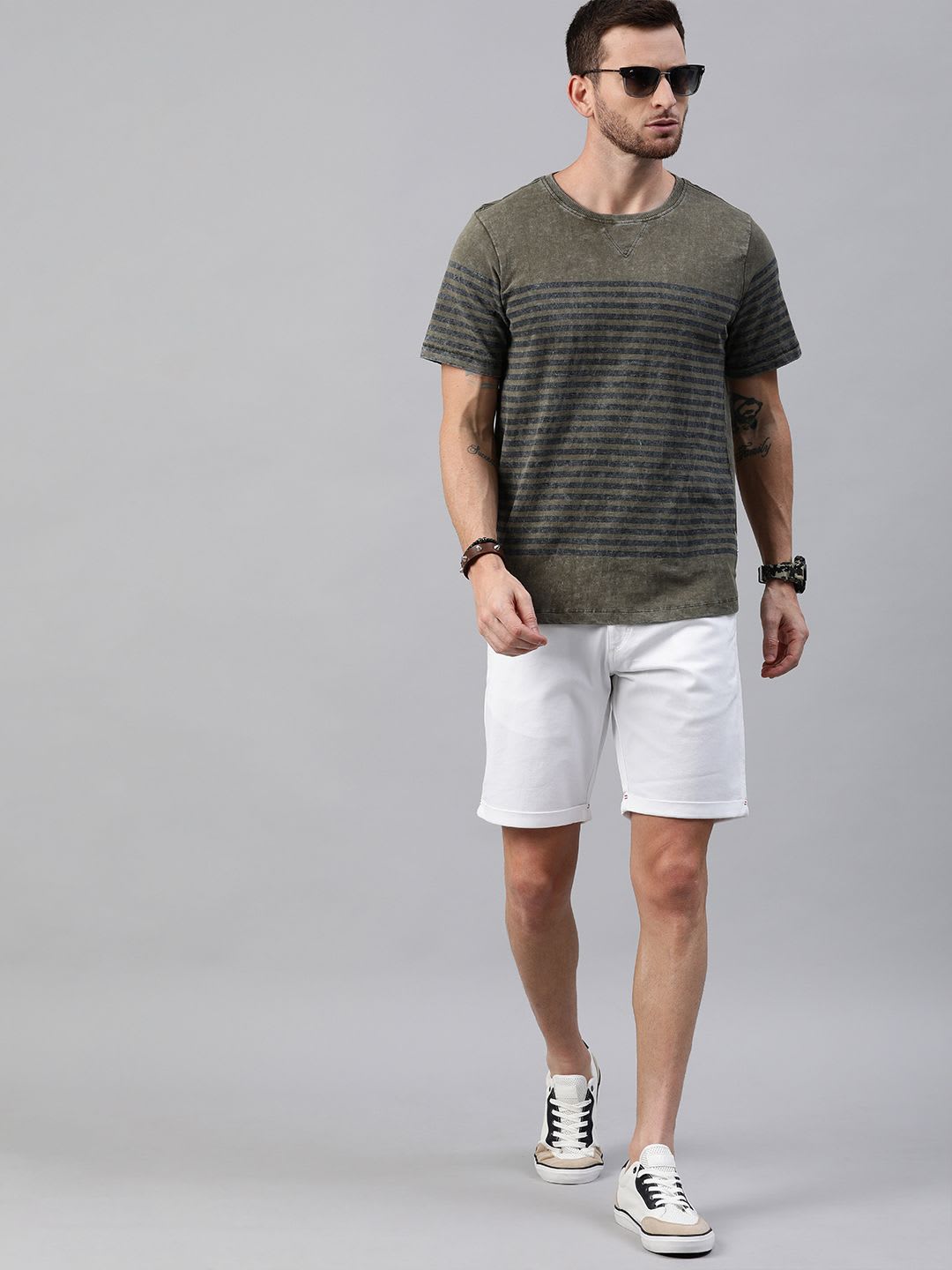 Roadster Men White Solid Regular Fit Shorts - right view