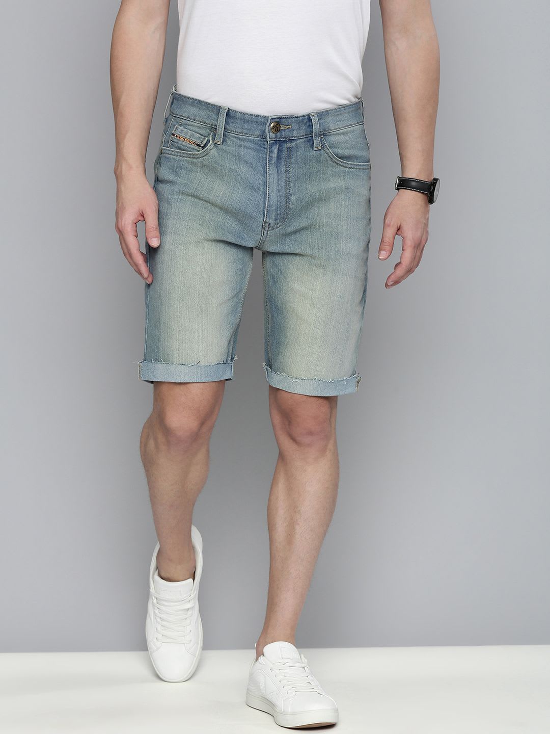 The Indian Garage Co Men Blue Washed Slim Fit Denim Shorts - default view