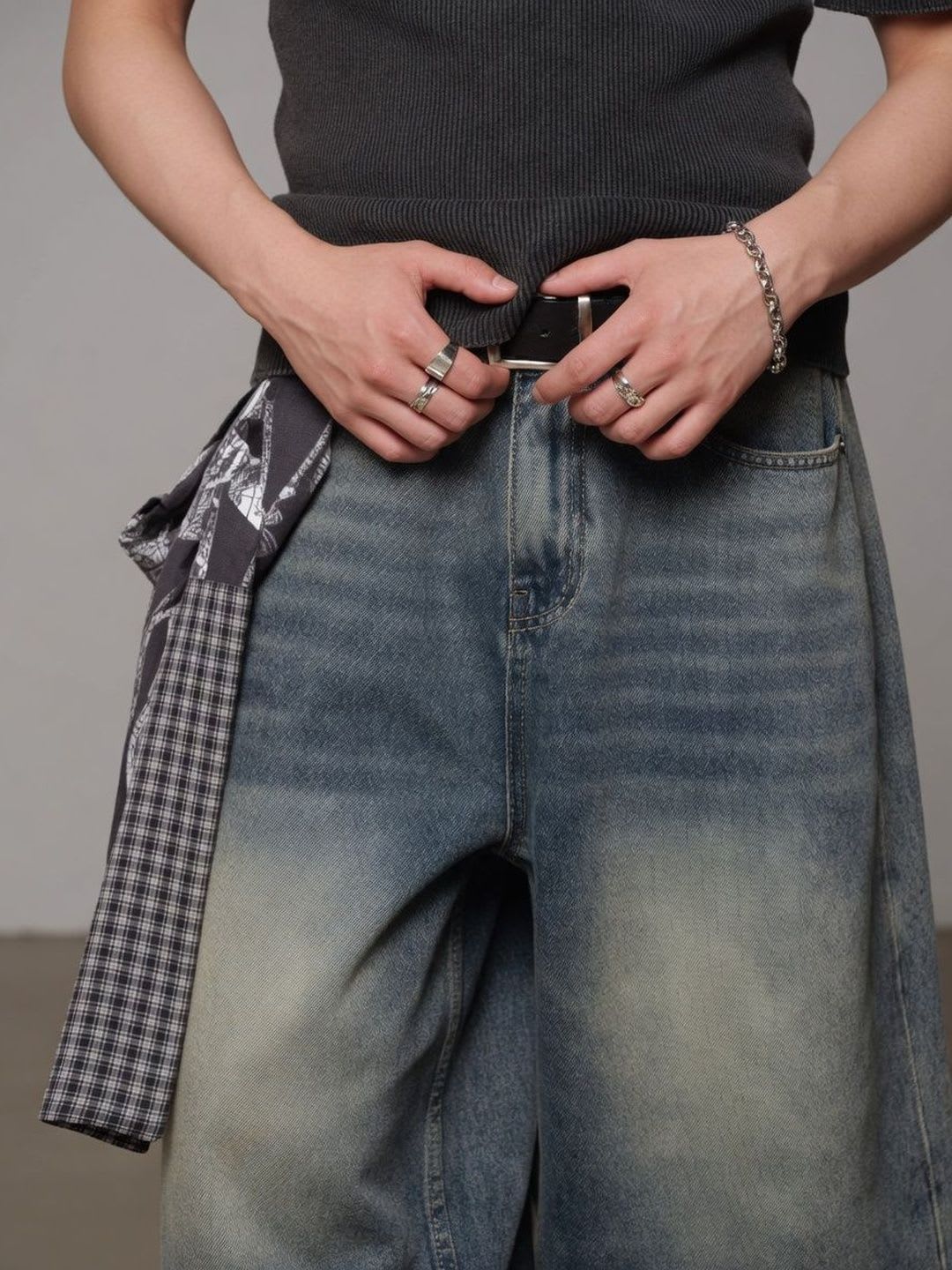 ANDREW HILL Men Washed Low-Rise Outdoor with Technology Shorts - right view