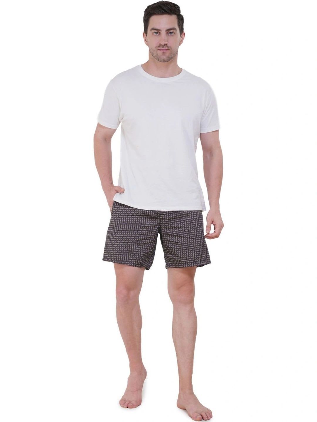 AVVOYS Men Printed Shorts - left view