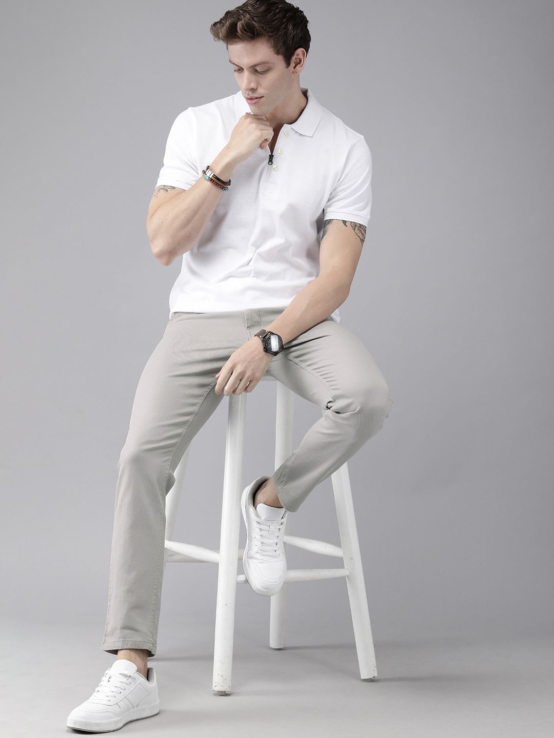 Roadster Men Grey Regular Fit Solid Trousers - right view