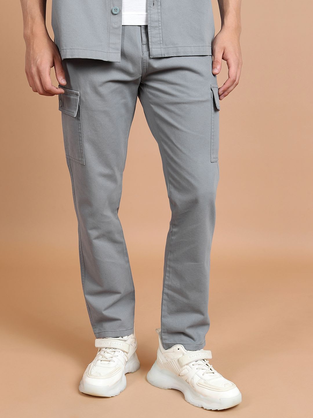 HIGHLANDER Men Tapered Fit Mid-Rise Pure Cotton Cargo Regular Fit Trousers - default view