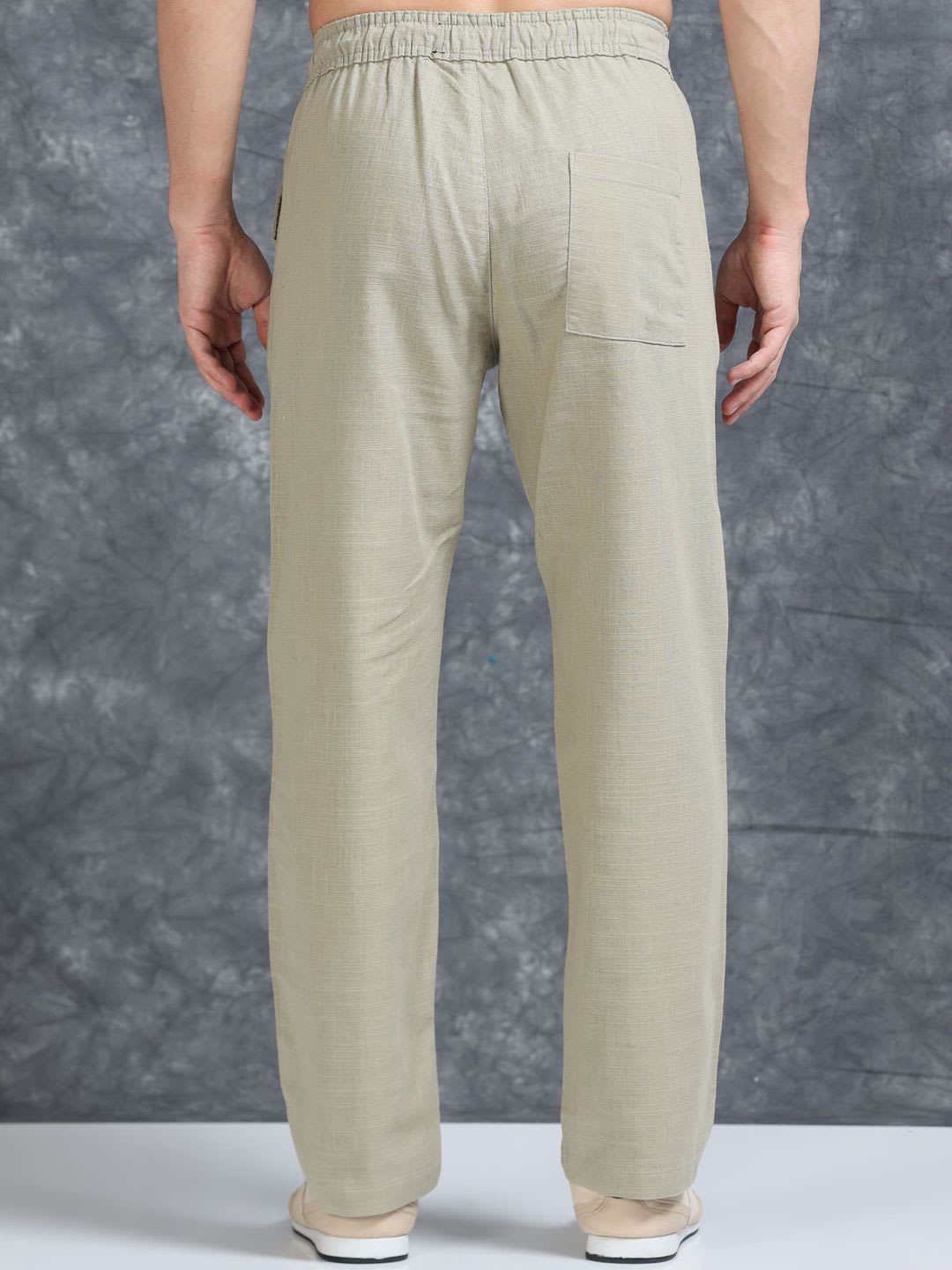 Roadster The Roadster Lifestyle Co. Men Linen Relaxed-Fit Regular Trousers - back view