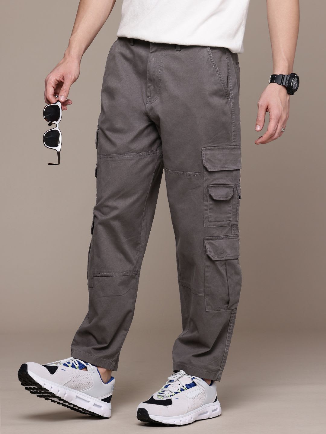 WROGN Men Oversized Fit Cargos Trousers - default view