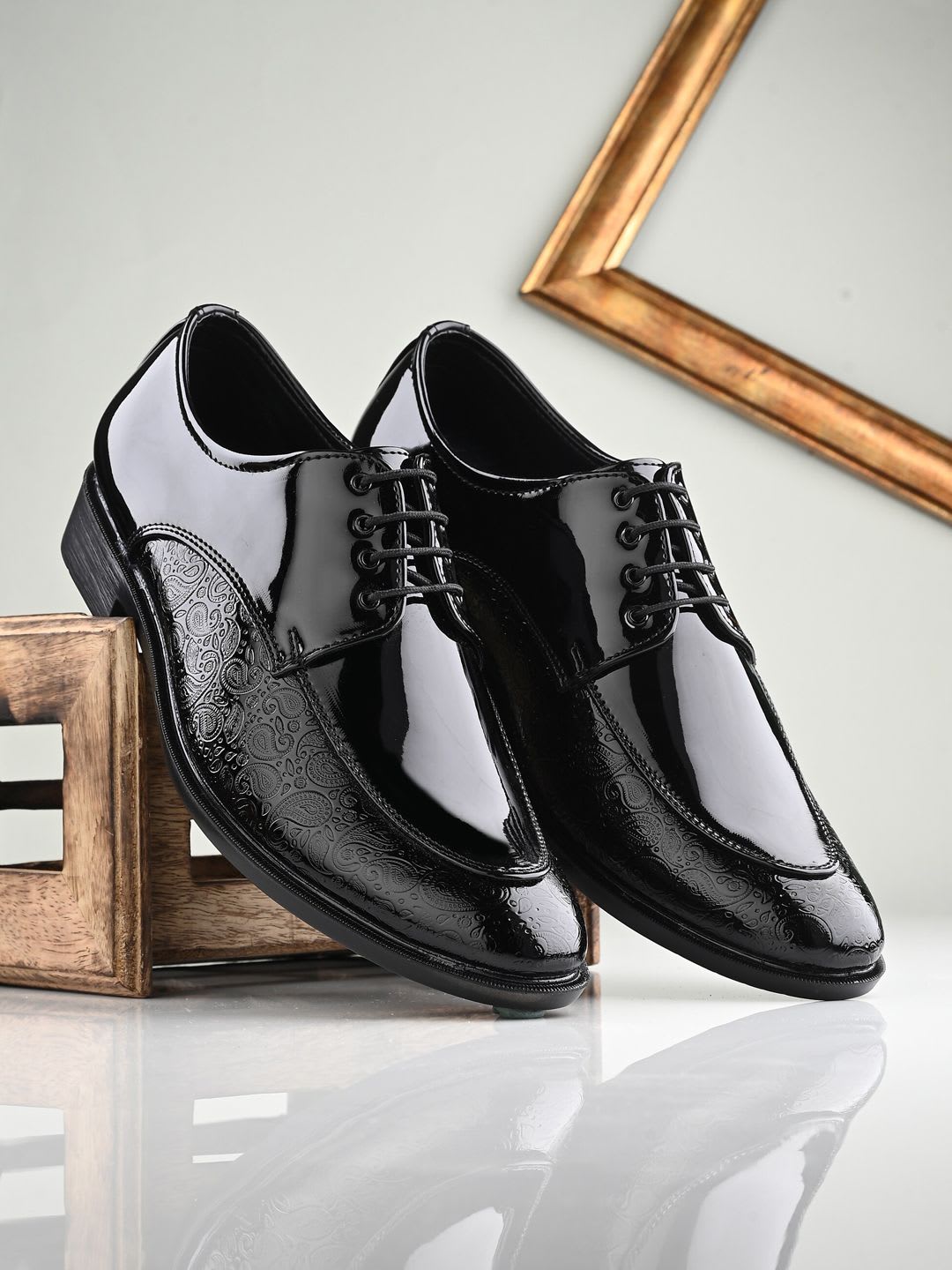 INVICTUS Men Textured Patent Leather Formal Derbys - default view