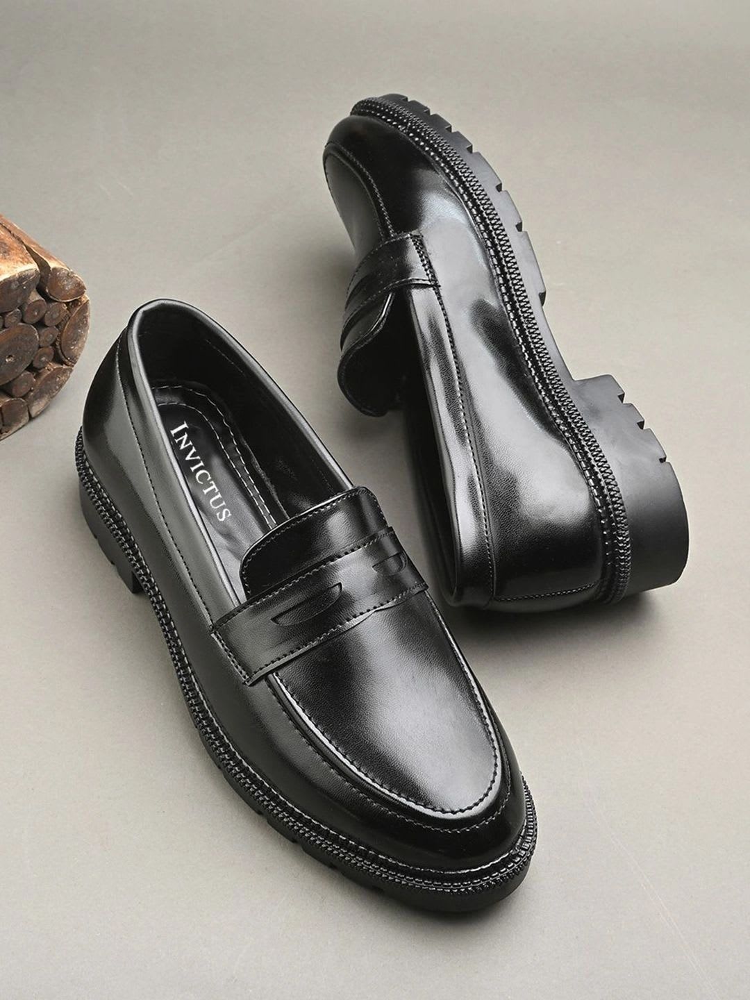 INVICTUS Men Leather Textured Loafers Formal Shoes - default view
