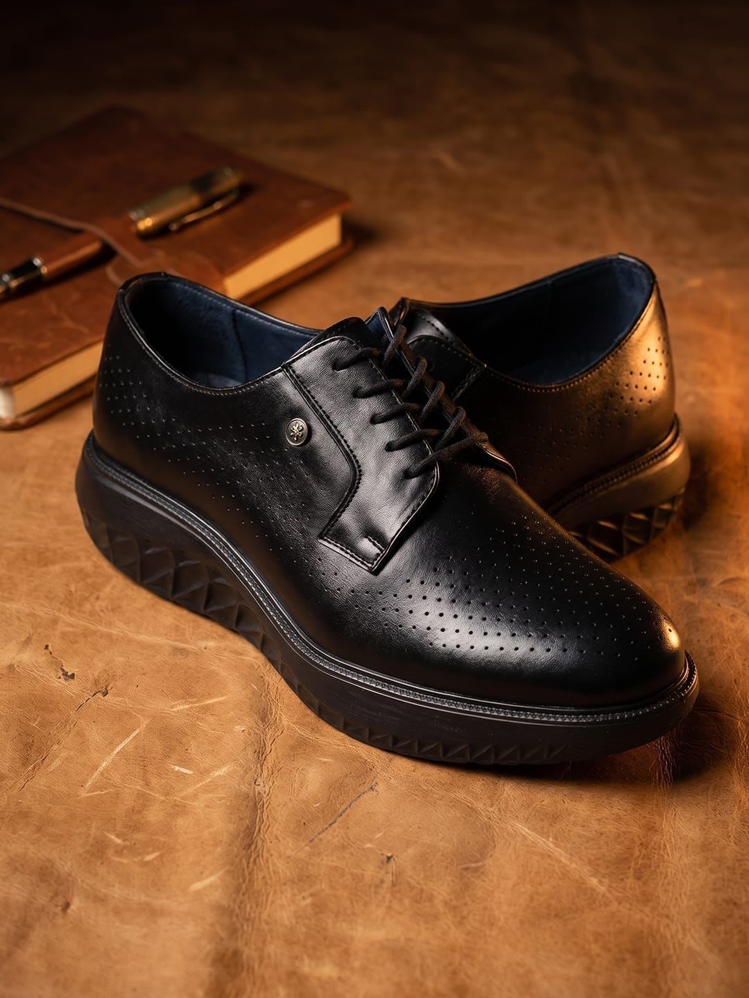 House of Pataudi Men Lightweight Comfortable Shoes - default view