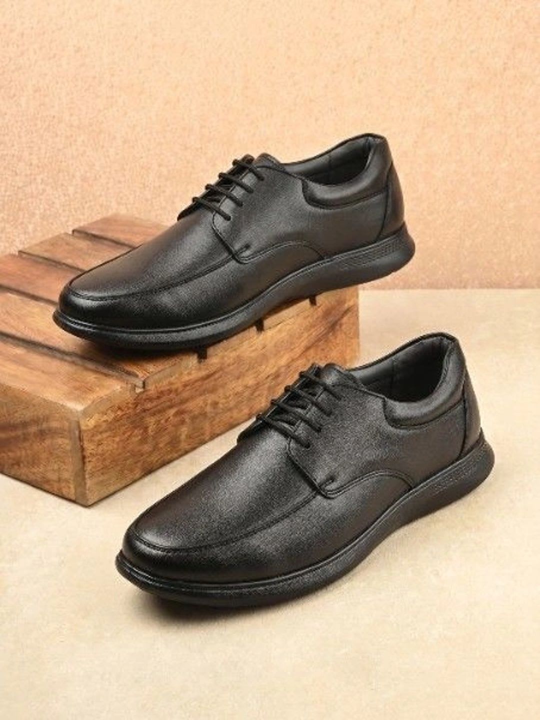INVICTUS Men Textured Round Toe Lace-Ups Formal Derbys - default view