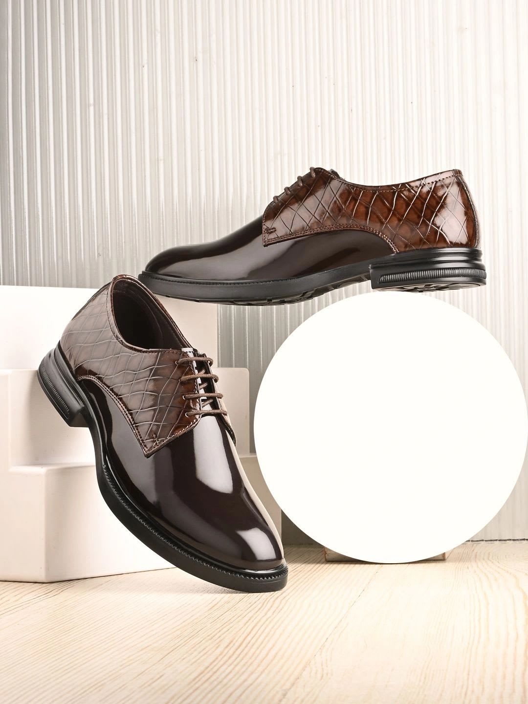 INVICTUS Men Textured Round Toe Lace-Ups Derbys Shoes - default view