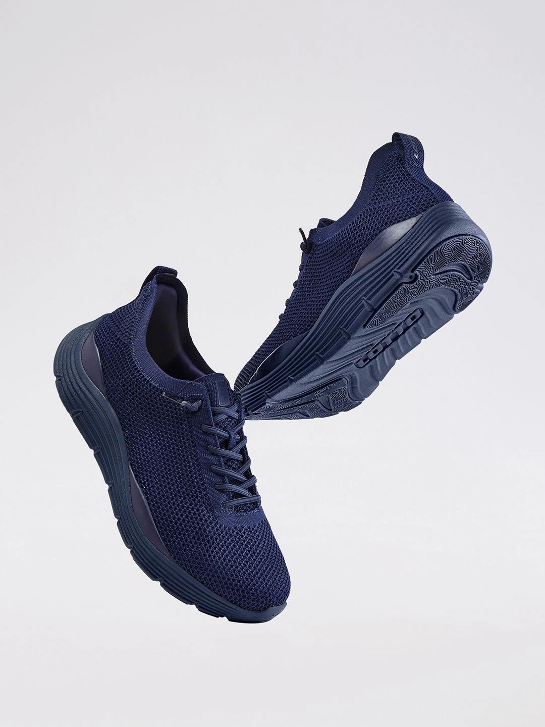 Lotto Men Textile Walking Shoes - back view