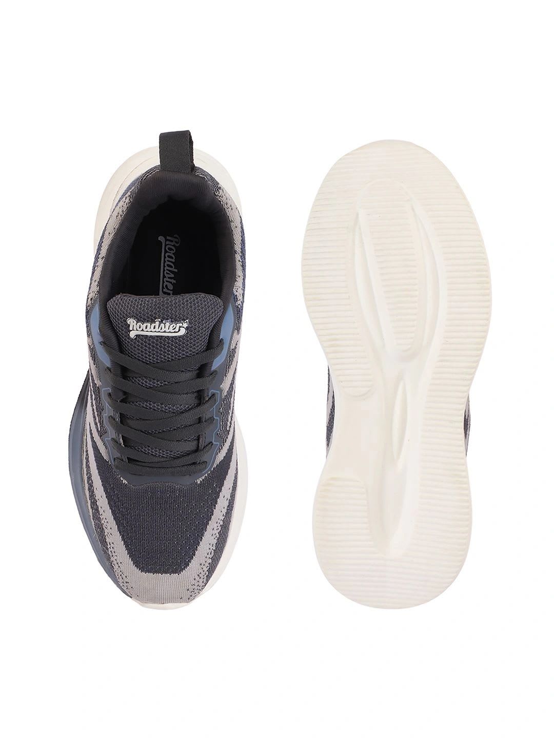 Roadster Men Textile Running Shoes - left view