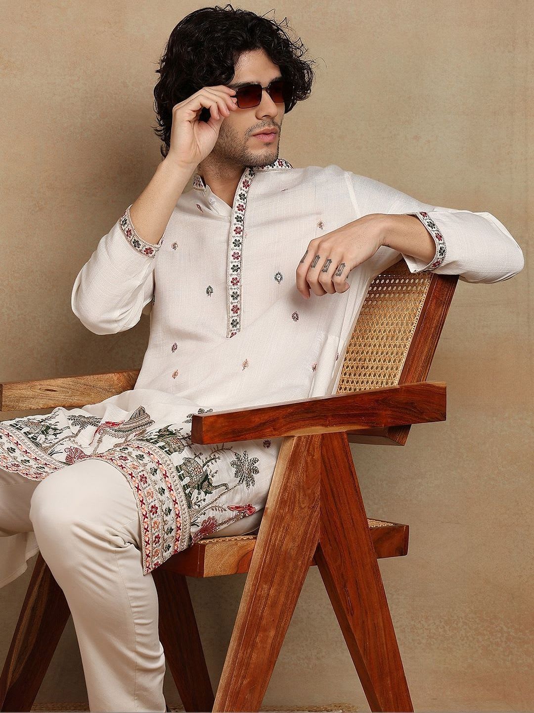 House of Pataudi Embroidered Mandarin Collar Knee Length Straight Kurta - back view