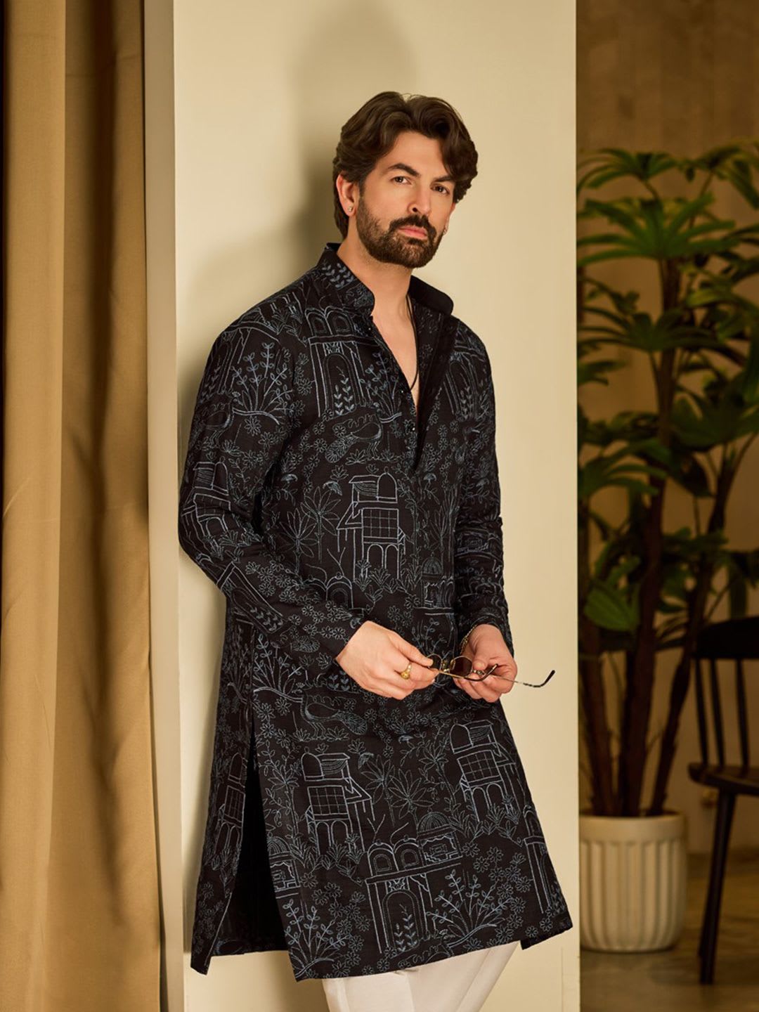 SOJANYA Ethnic Motifs Embroidered Mandarin Collar Thread Work Straight Kurtas - default view