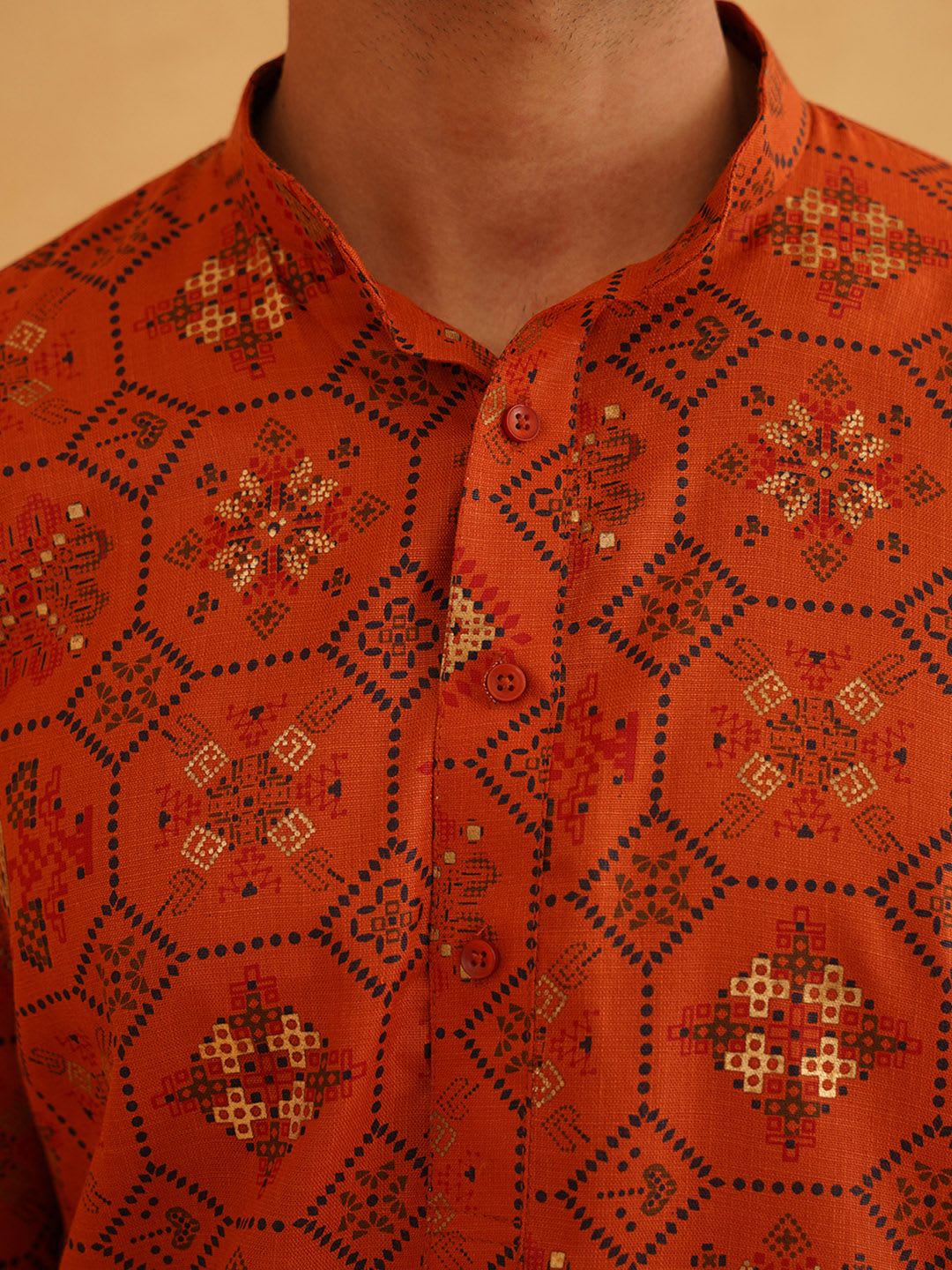 SOJANYA Men Orange & Black Geometric Printed Kurta - back view