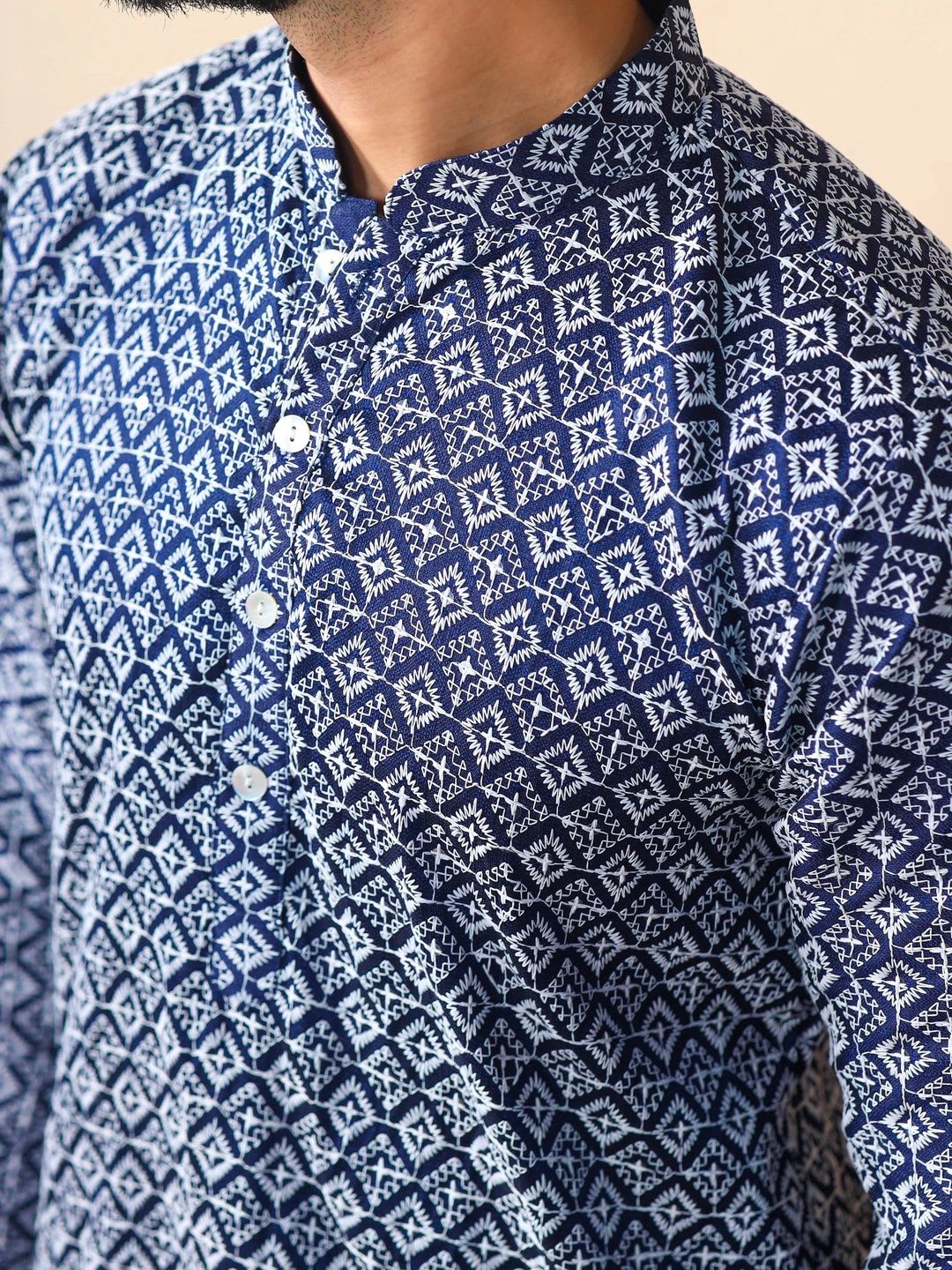 ALMORA LIFESTYLE Men Geometric Printed Indie Prints Handloom Kurta - right view
