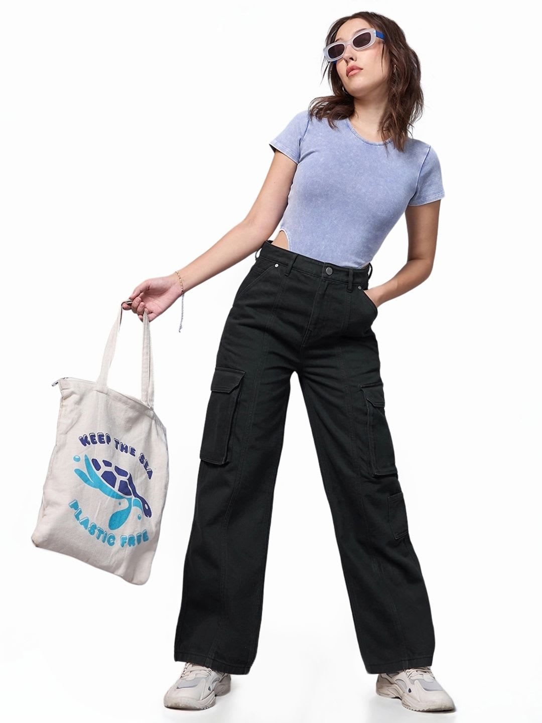 Bewakoof Women Straight Fit High-Rise Cotton Cargo Jeans - right view