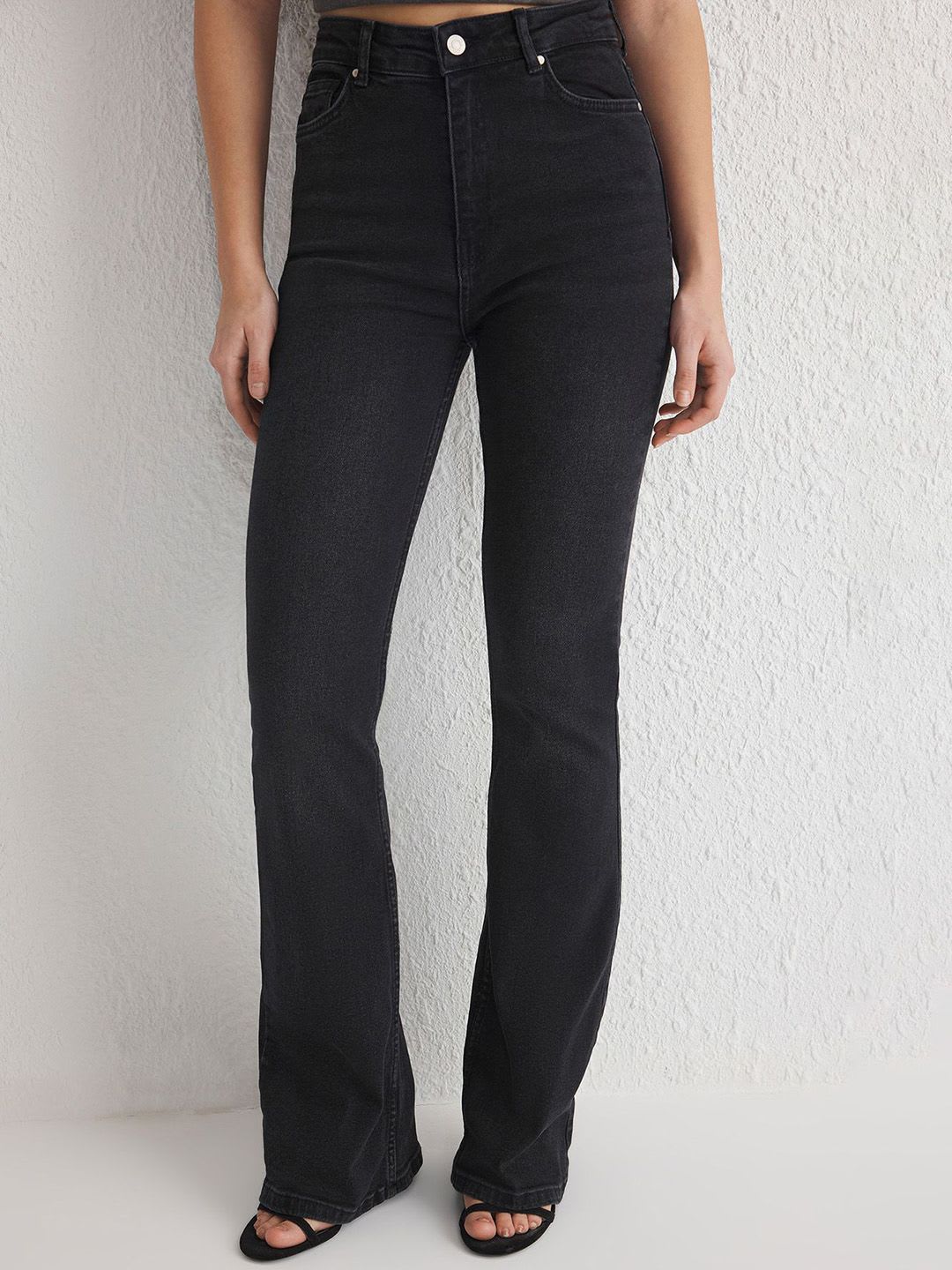 Trendyol Women Regular Fit Mid-Rise Stretchable Jeans - left view
