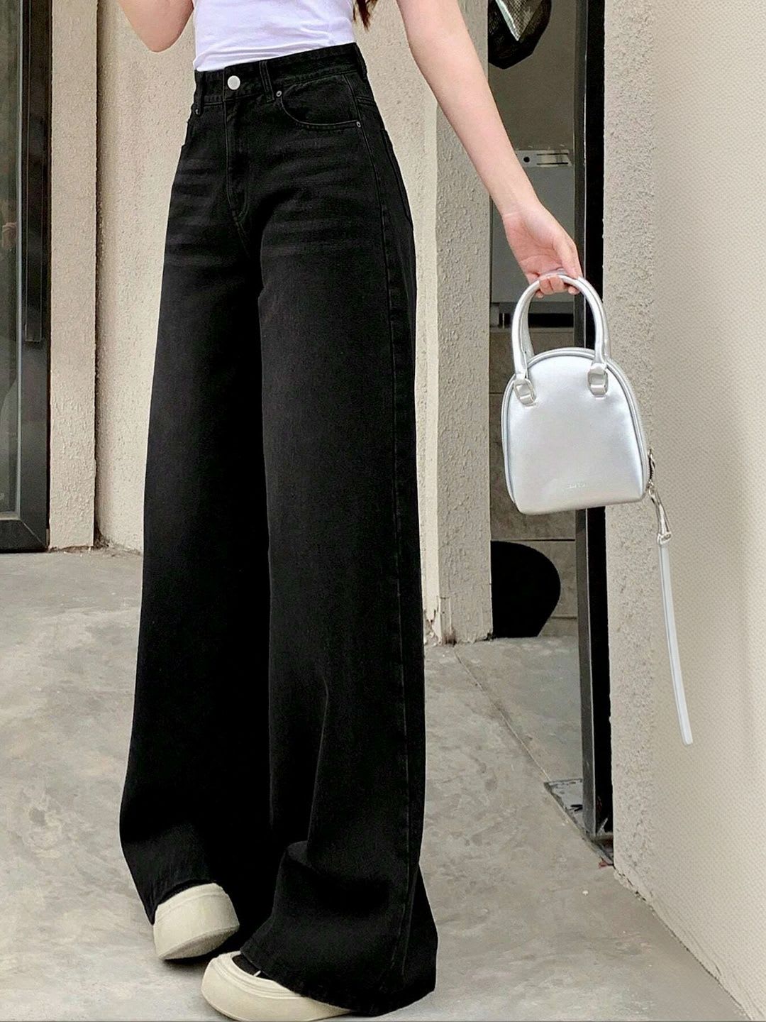 AAV2 Women Wide Leg High-Rise Light Fade Stretchable Jeans - back view