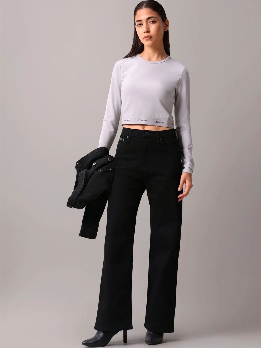 Calvin Klein Jeans Women Relaxed Fit High-Rise Stretchable Jeans - default view