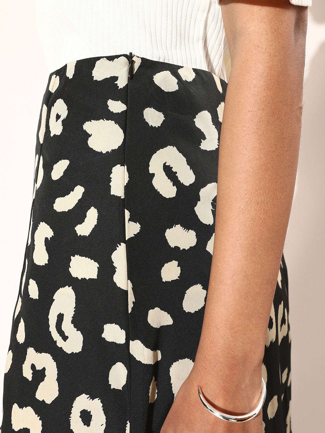 Berrylush Women Black Abstract Animal Printed Skirt - left view